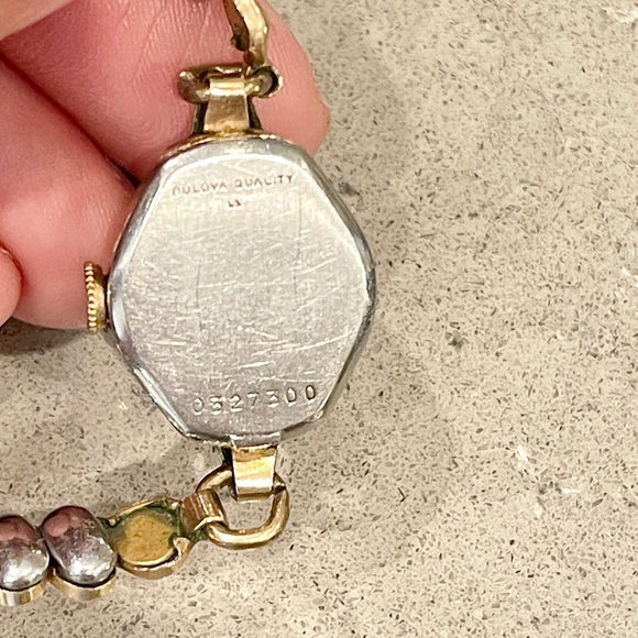 Antique 1950s Bulova Watch - Picture 3 of 7